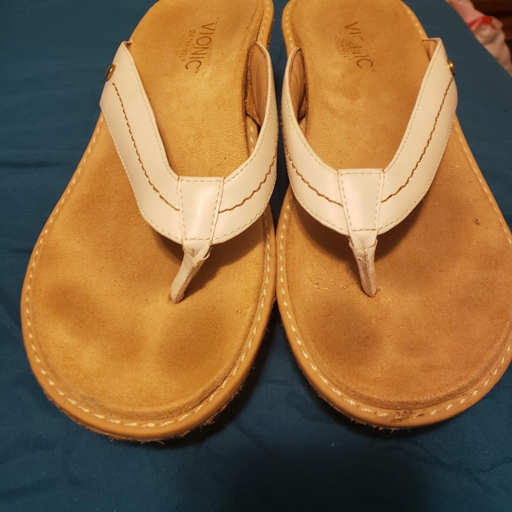 Vionic Grenada wedge sandals white, size 8
